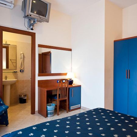 Hotel 4 Pini Рим Екстериор снимка