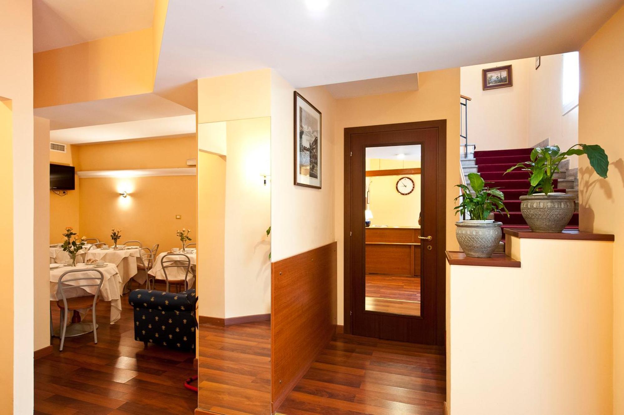 Hotel 4 Pini Рим Екстериор снимка