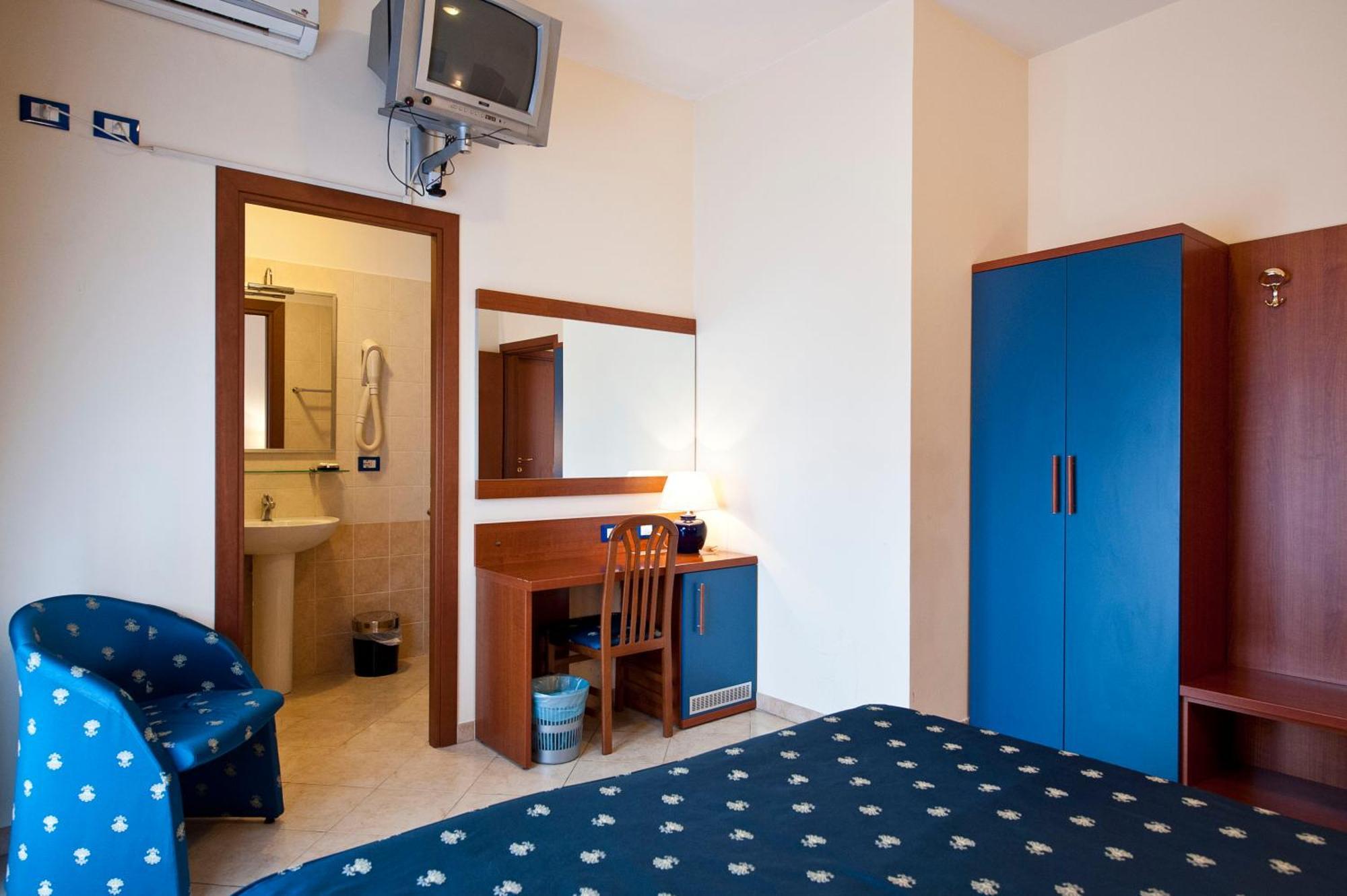 Hotel 4 Pini Рим Екстериор снимка