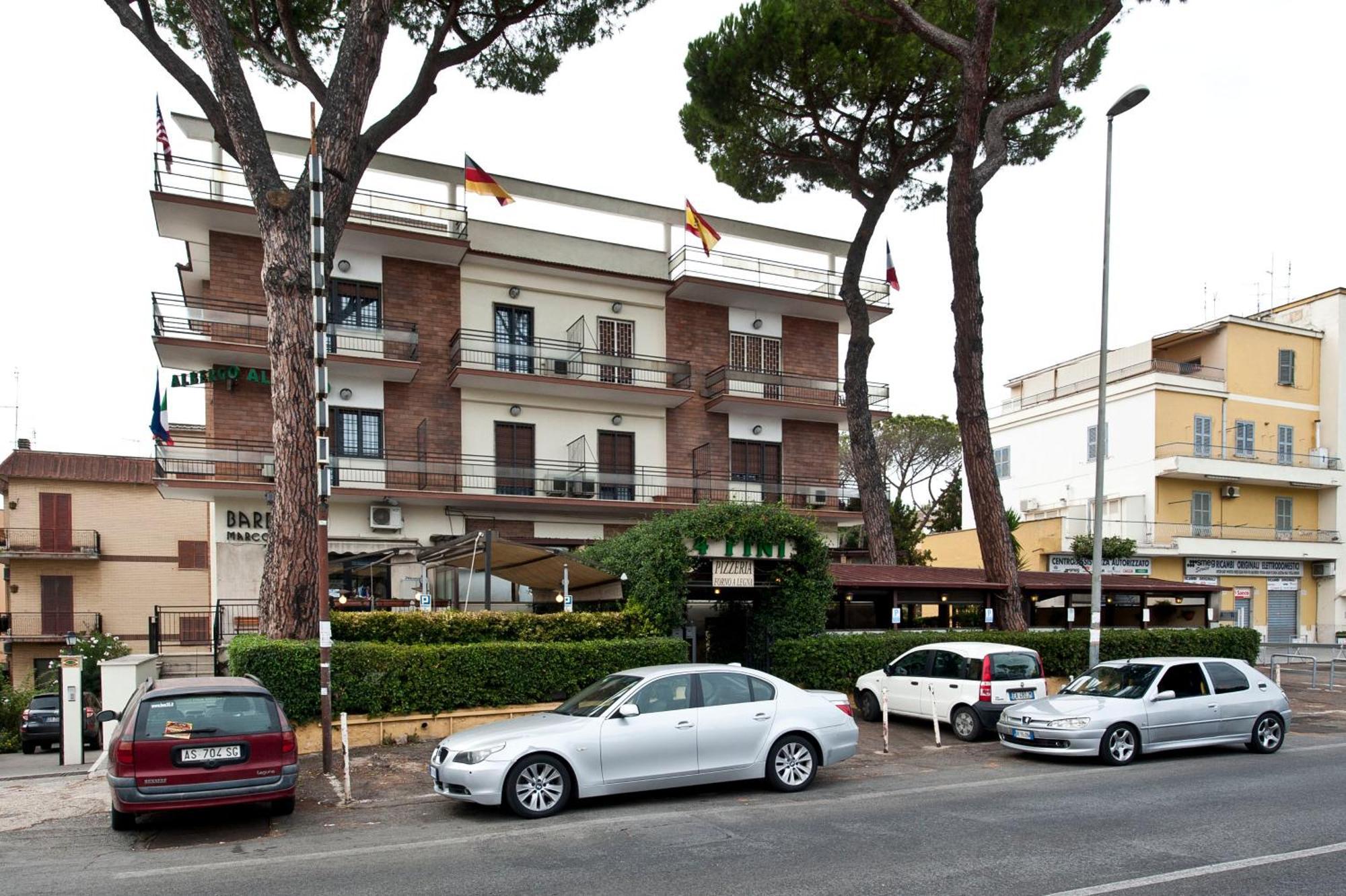 Hotel 4 Pini Рим Екстериор снимка