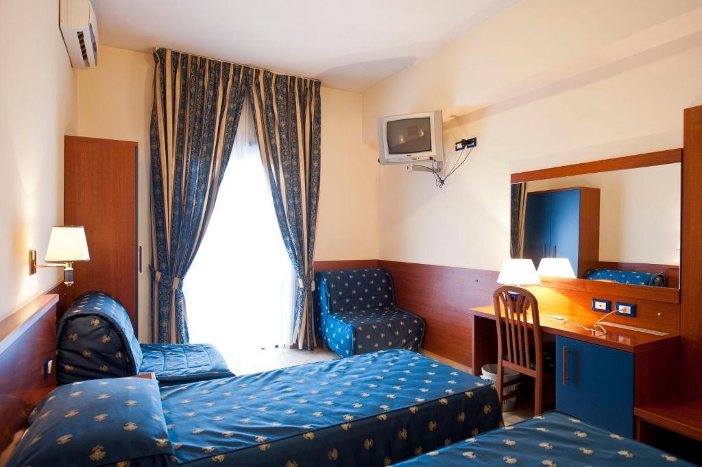 Hotel 4 Pini Рим Екстериор снимка